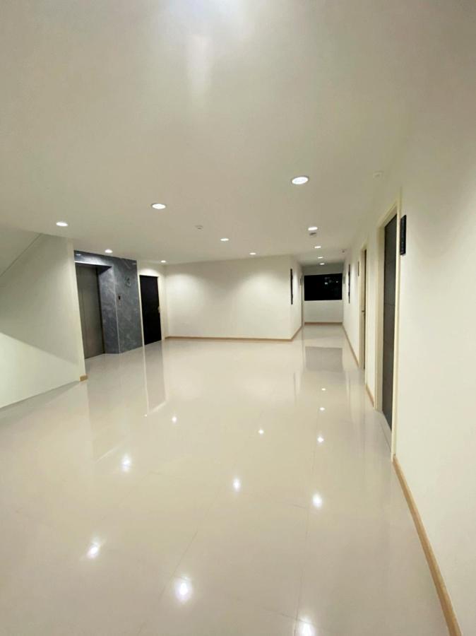 Appartement Re Riva à Bangkok Extérieur photo